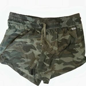 DSG Green Camo Lined Athletic 2.5” Shorts Women’s XSmall